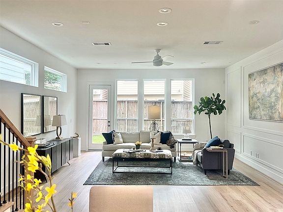 3rd image of 5337 Larkin St