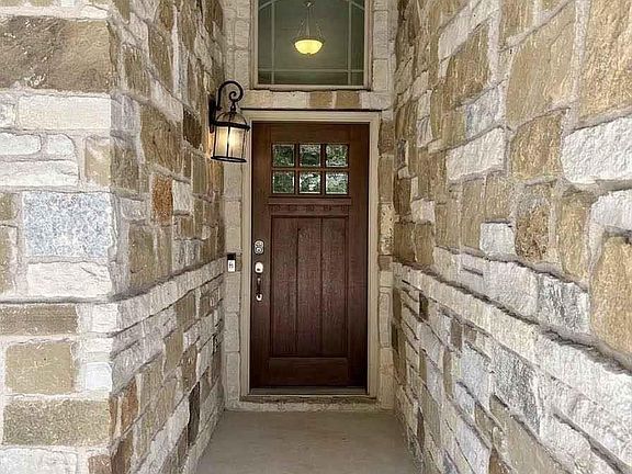 3rd image of 756 Bonnet Blvd