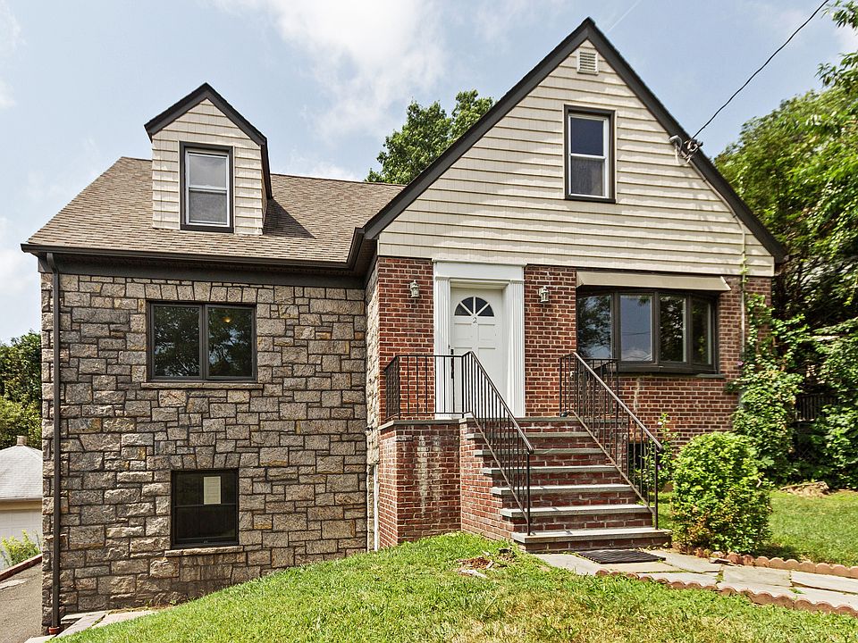 1st image of 2 Park Cir