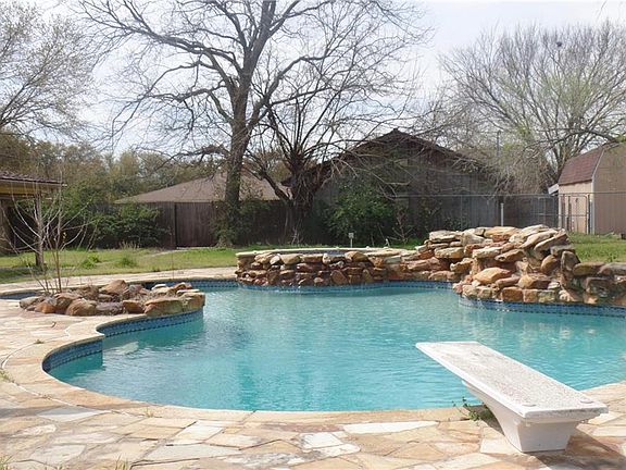 3rd image of 1208 W Westhill Dr
