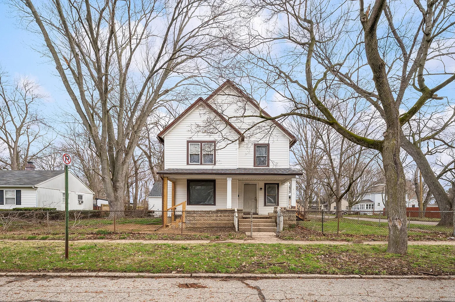 527 Howard St photo 1