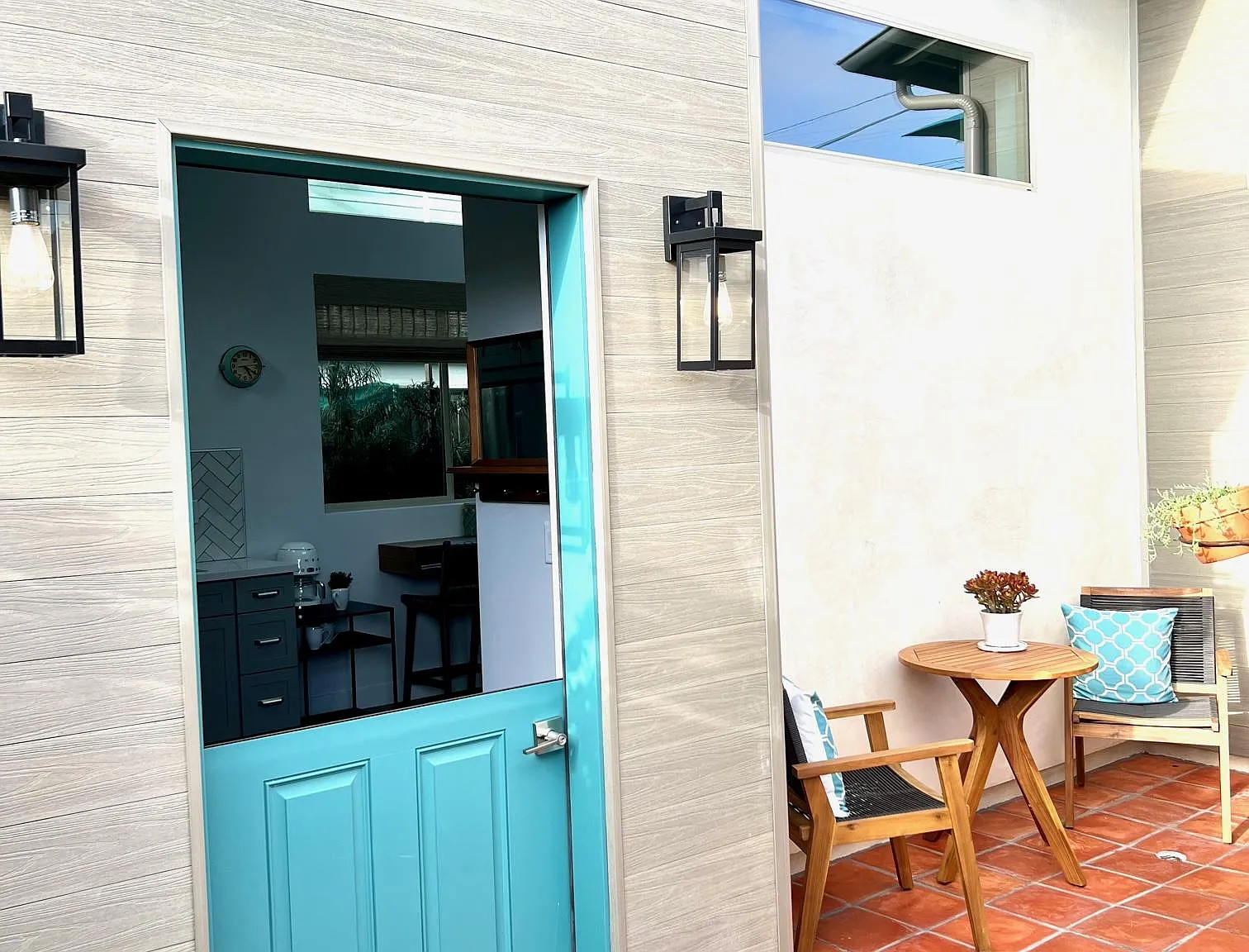 20 Briggs Ave — Photo 1