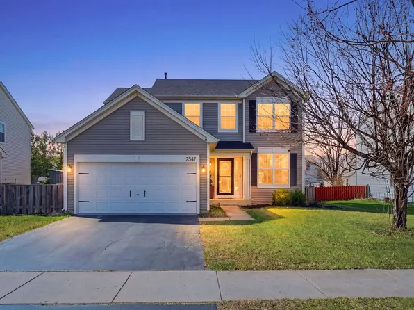 2547 Prairie Crossing Dr, Montgomery, IL 60538