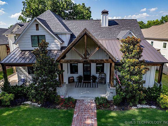 5th image of 312 E Dallas St