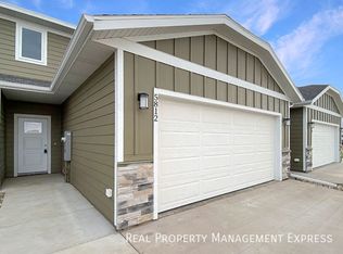 5812 S Whisper Creek Pl, Sioux Falls, SD 57108