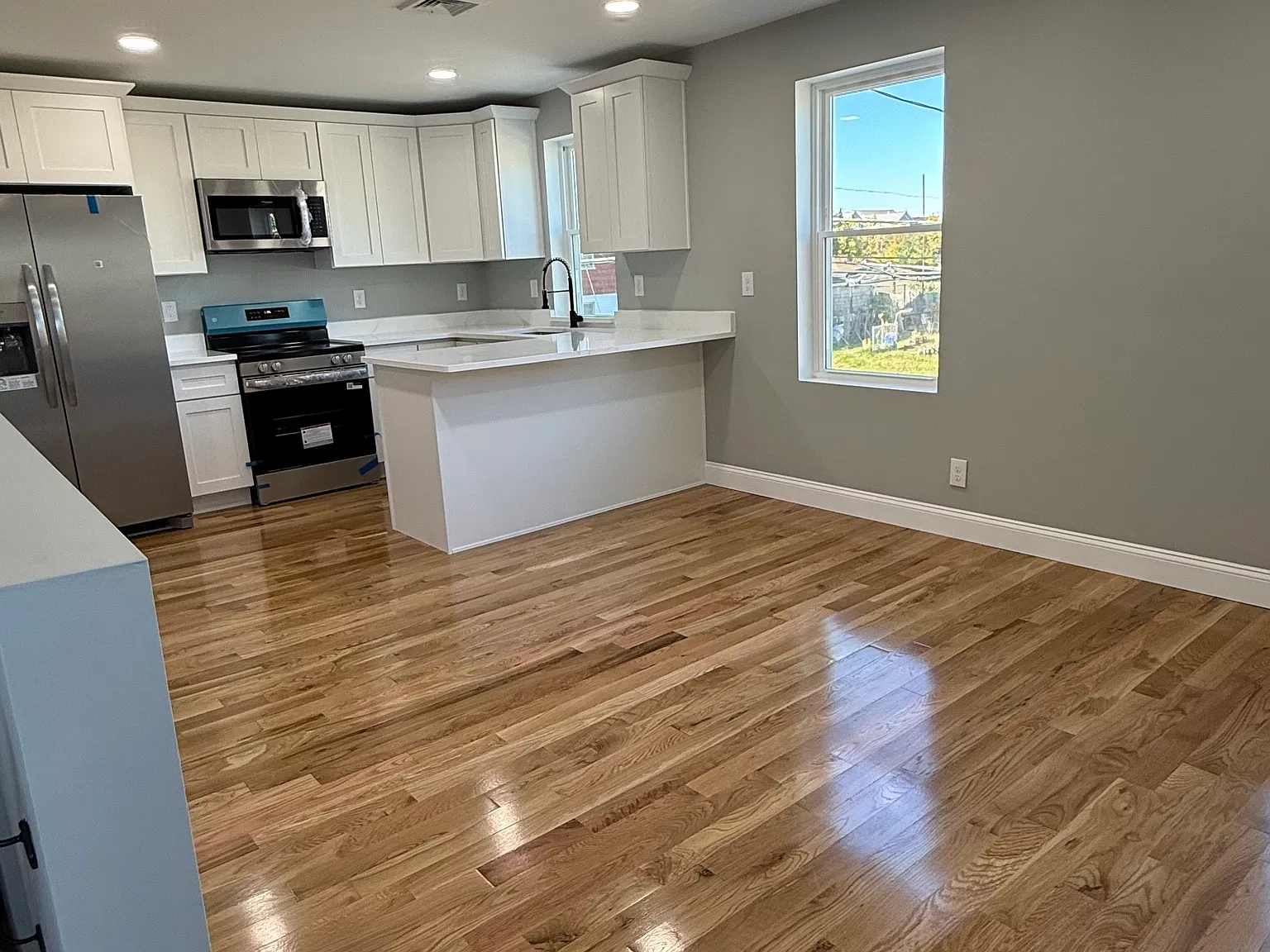 3 bed, 996 sqft, $2,100 — Photo 4