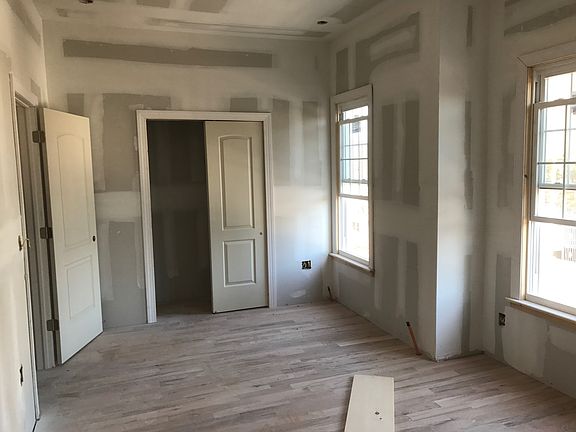 5th image of 1354 Saint Lawrence Ave #1