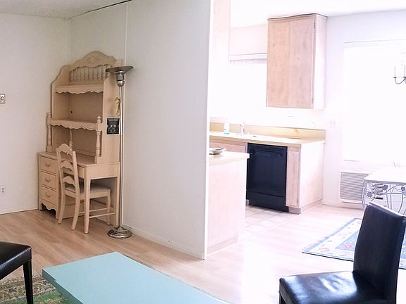 3rd image of 976 Larrabee St APT 225