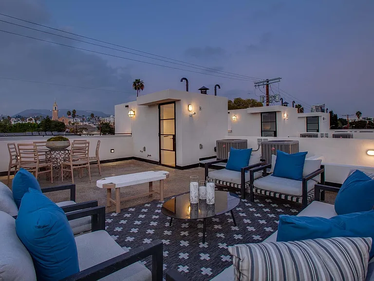 1254 N Las Palmas Ave #7 — Photo 27