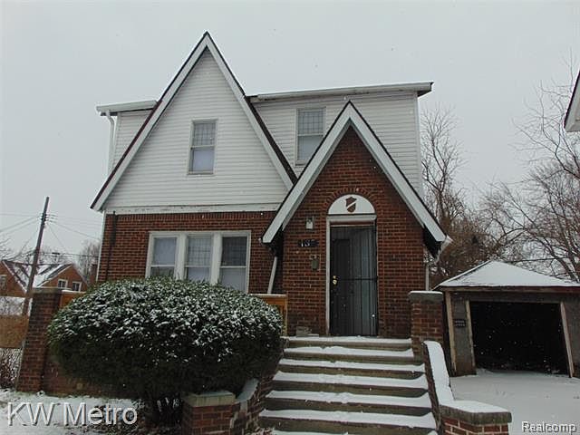 1st image of 135 W Longwood Pl