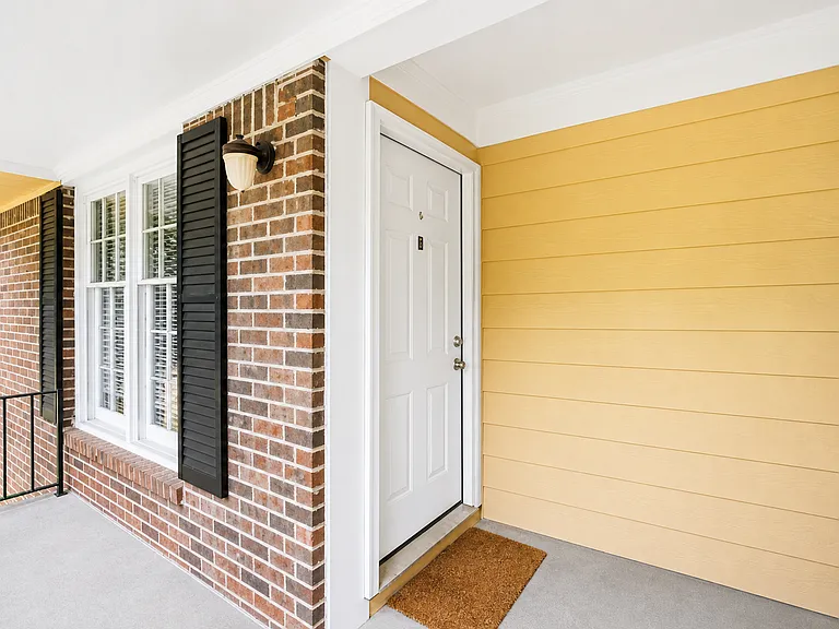 886B Martin Heights Dr — Photo 2