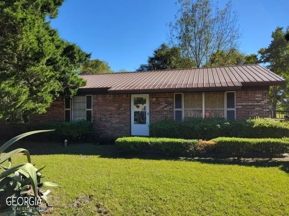 102 Elm St, Fort Gaines, GA 39851