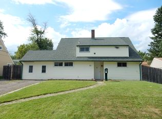 63 Idolstone Rd, Levittown, PA 19057