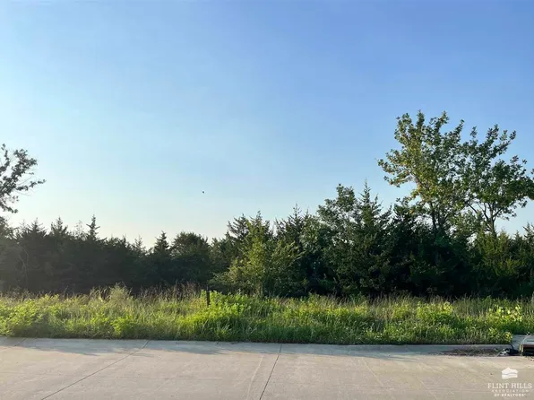 4884 Nature Ave, Manhattan, KS 66502