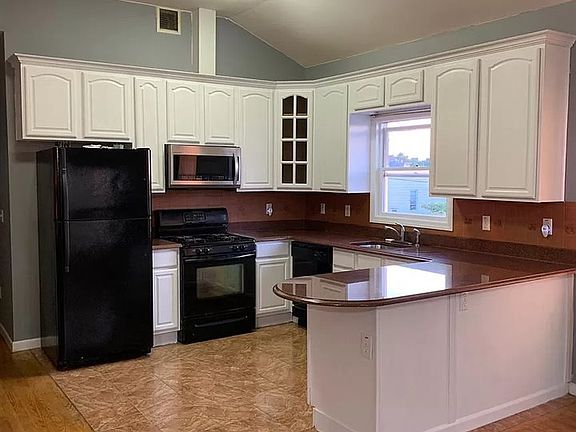 4th image of 339 Sip Ave APT 2