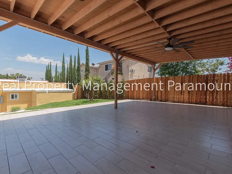 1867 S Redondo Blvd — Photo 47