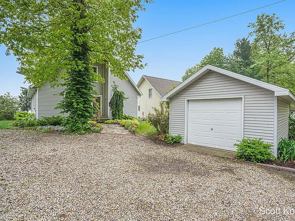 4th image of 13196 Hilltop Dr