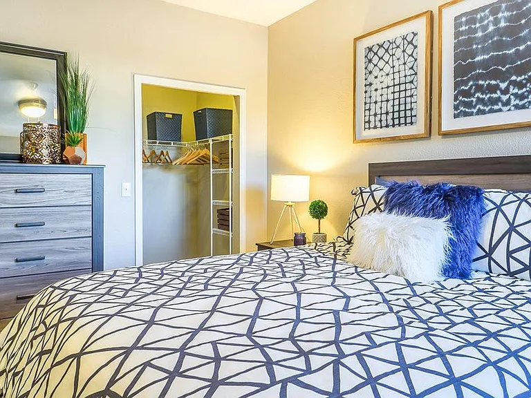 Regatta Apartments — Photo 9