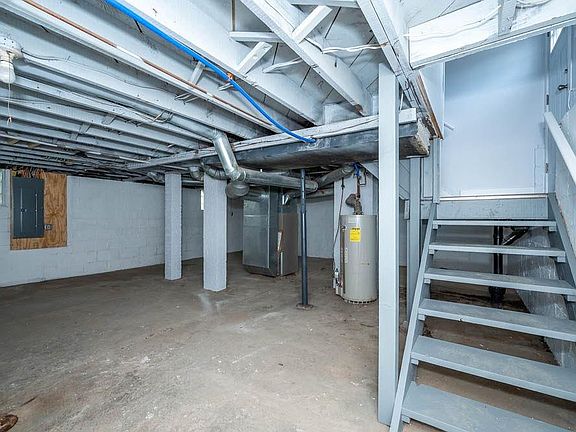 3rd image of 834 N Ellsworth Ave