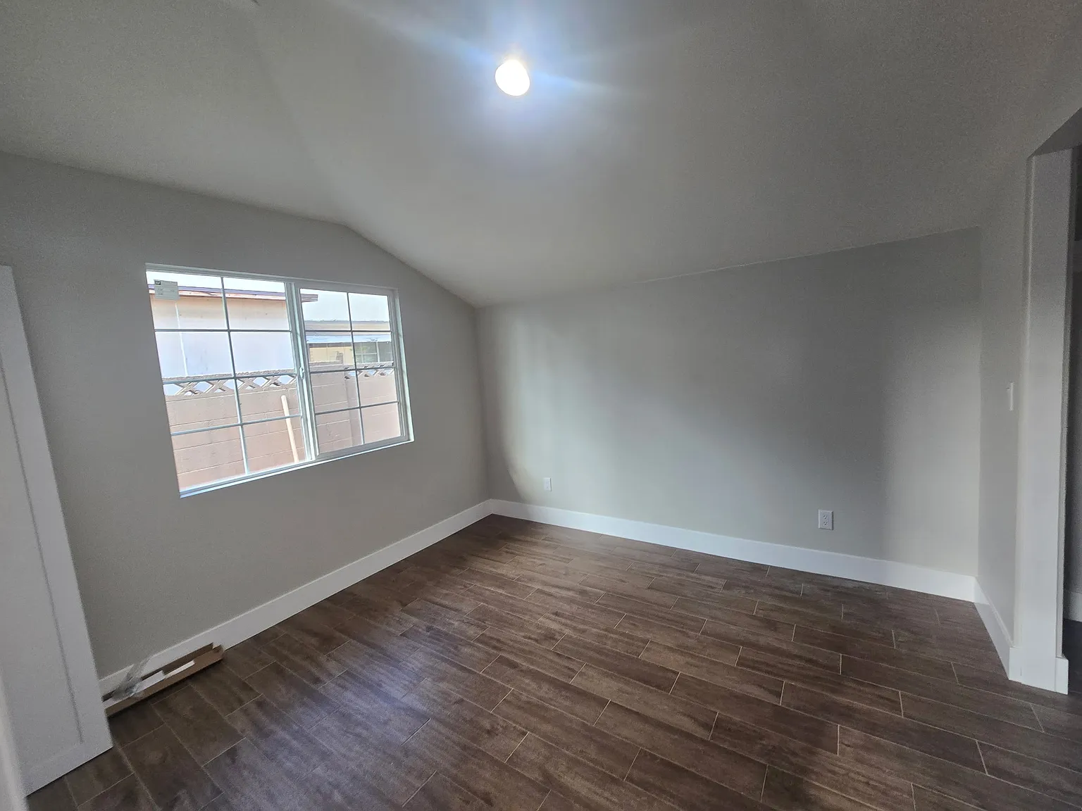 1 bed, 450 sqft, $2,100 — Photo 2
