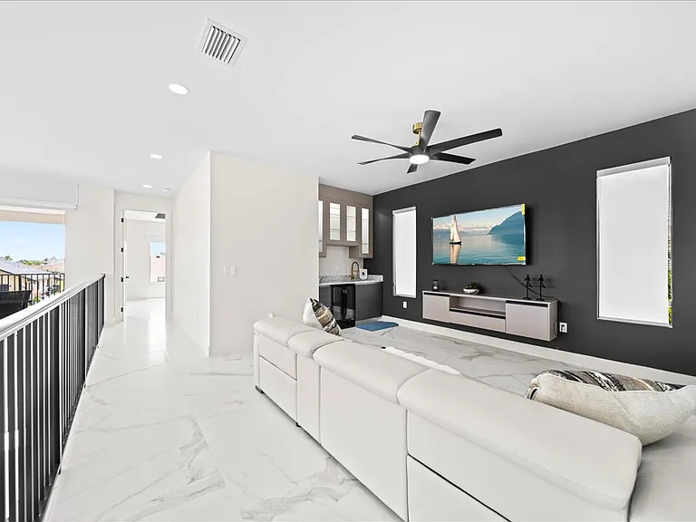 2636 Surfside Blvd — Photo 29