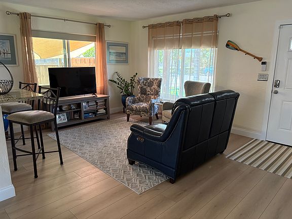 5th image of 262 43rd Ave NE