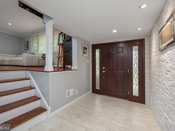 3rd image of 614 Old Orchard Rd