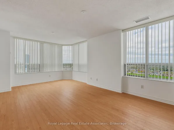 25 Kingsbridge Garden Cir, Mississauga, ON
