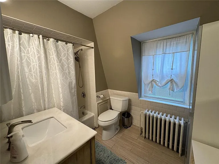 4 Hammond St #5 — Photo 18