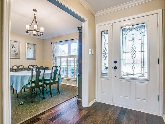 5th image of 2809 Las Palmas Ln