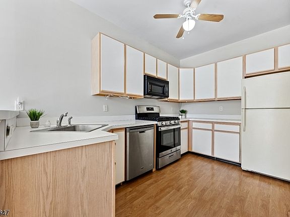 4th image of 33 Gordon Circle