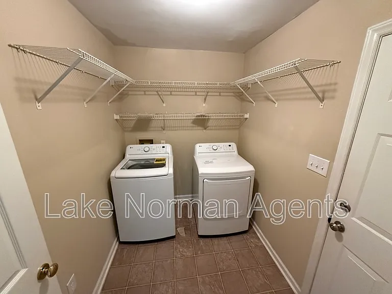 9423 Fairmead Dr — Photo 20