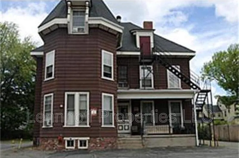 100 Pearl St #8