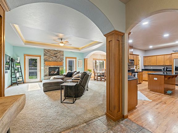 3rd image of 3864 Crystal Springs Dr