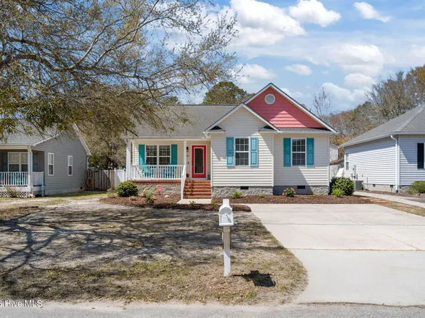 137 NE 4th Street, Oak Island, NC 28465