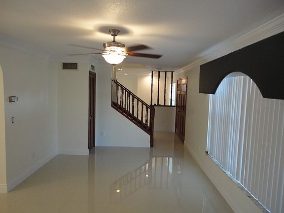 2nd image of 2568 Albany Dr