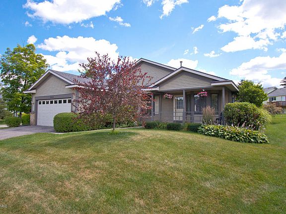 3rd image of 2262 Southgate Dr SE