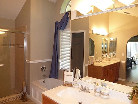 5th image of 11800 Woodshire Cir