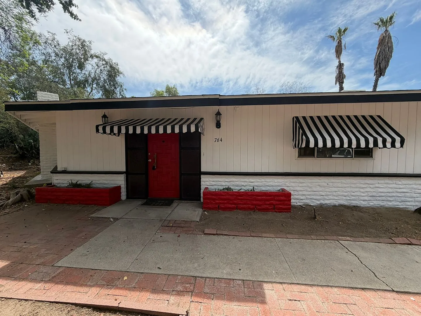 Riverside Home located near UCR — Photo 3