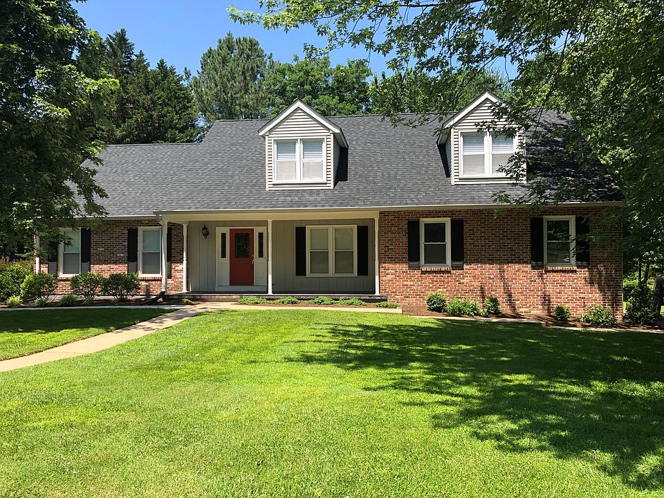 1st image of 201 Clover Dr