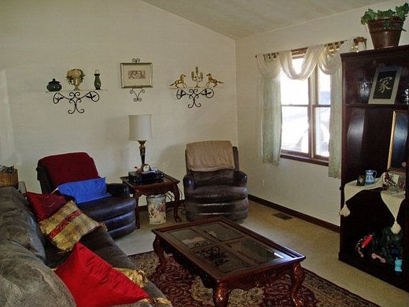 3rd image of 171 Duff Ln