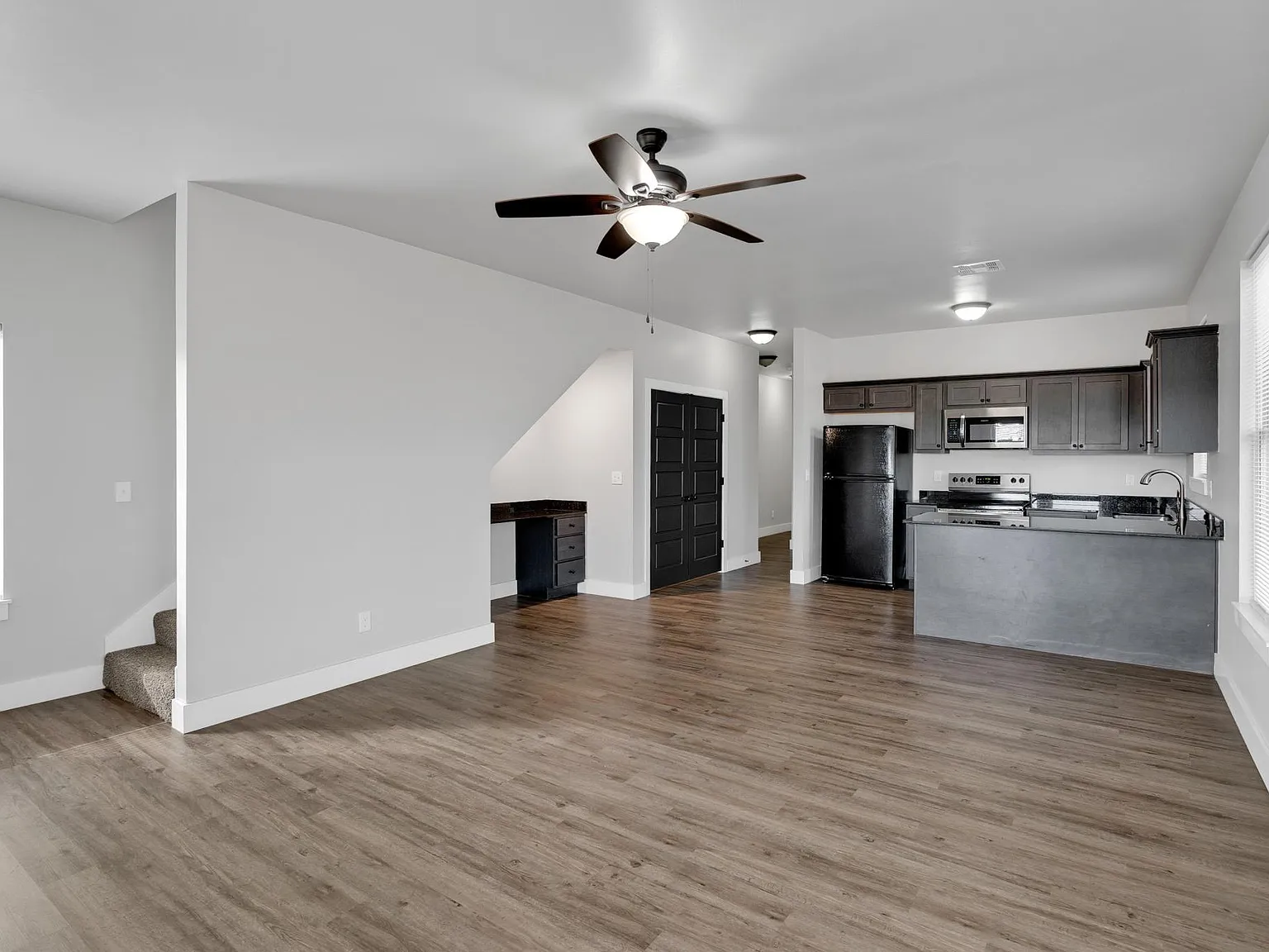 3 bed, 1350 sqft, $1,650 — Photo 4