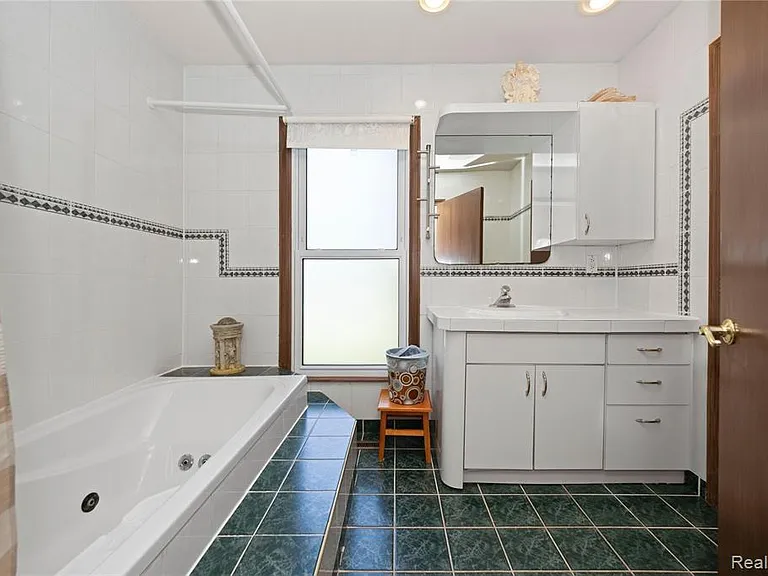 42195 Kouza Ct — Photo 15