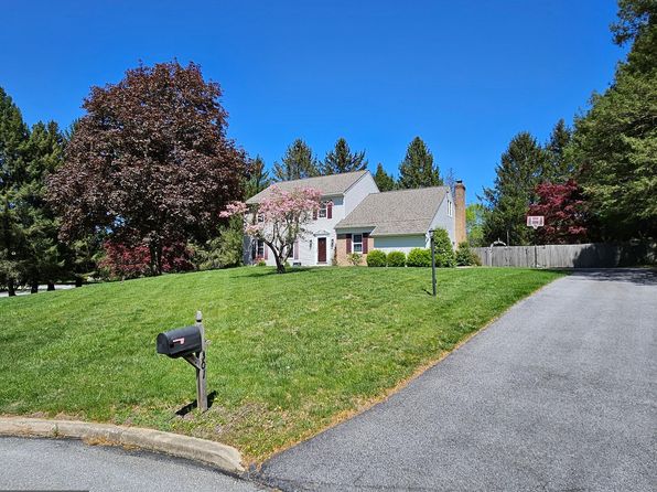 301 Anne Griffiths Ct, Downingtown, PA 19335