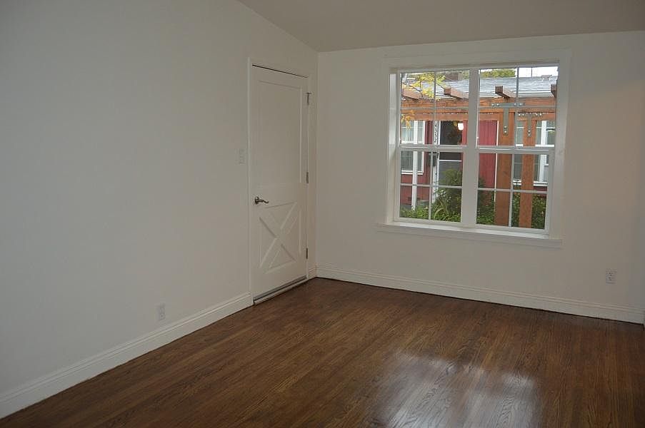1st image of 4364 Overland Ave