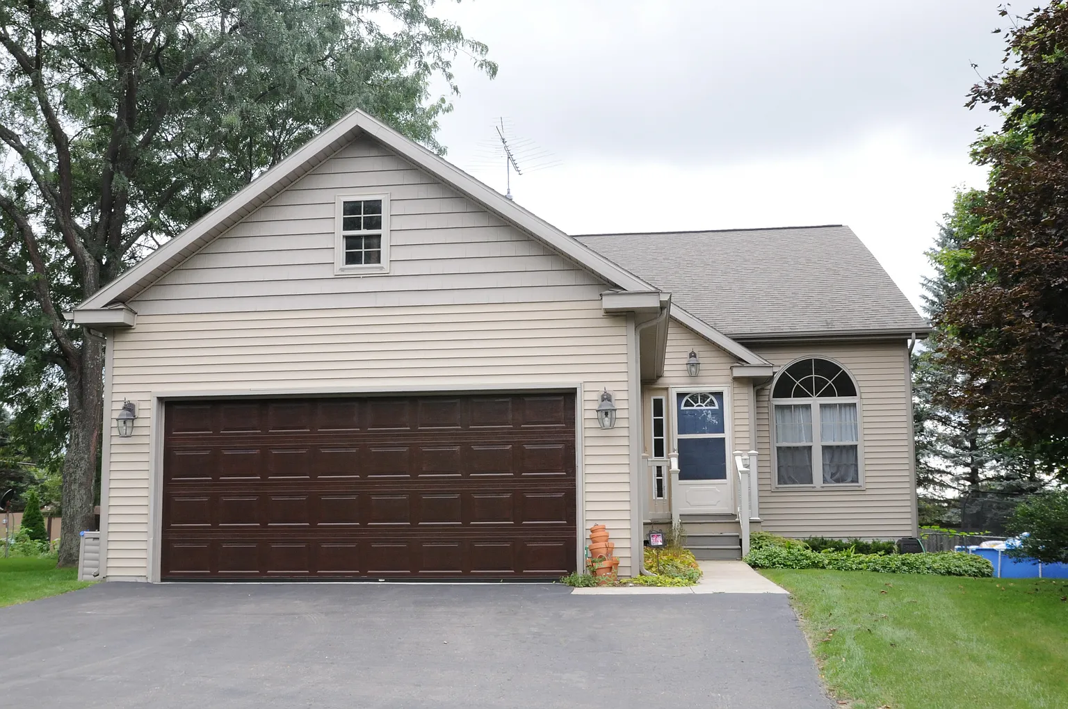 3502 Farm Dr photo 1