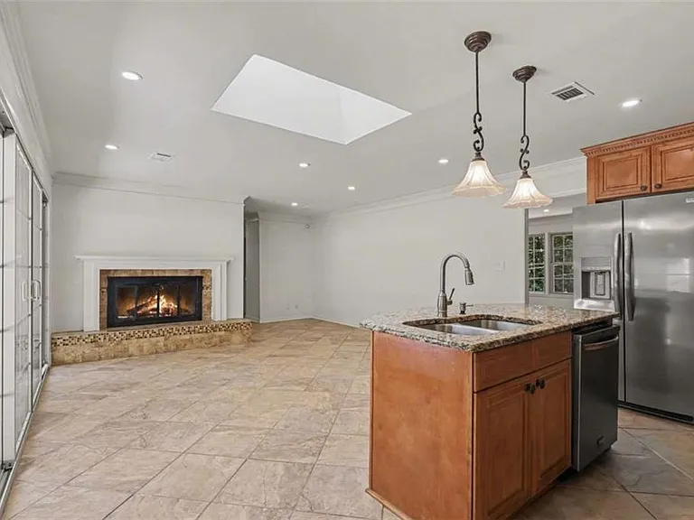 3582 Cloudland Dr — Photo 9