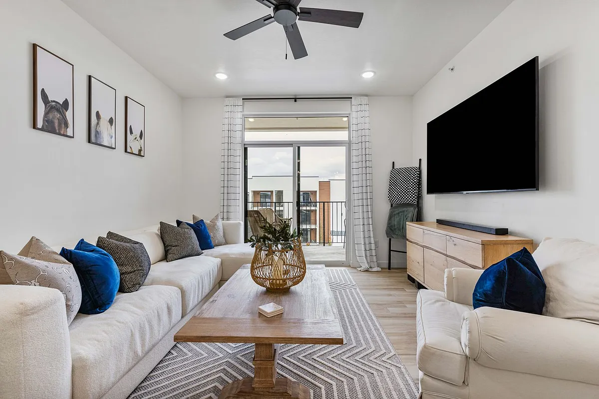 Building Photo - 311 E Lorene St #2301