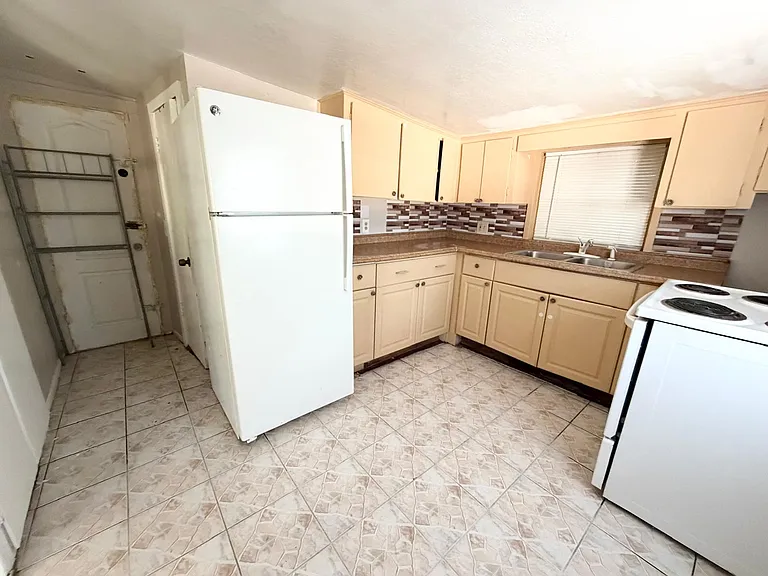 503 W Humphrey Ave — Photo 17