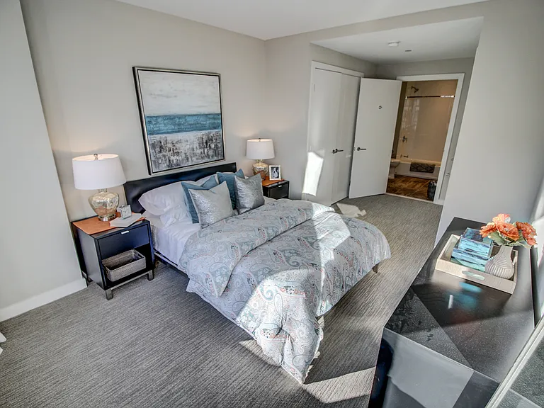Gorgeous King Size Bedroom Suite